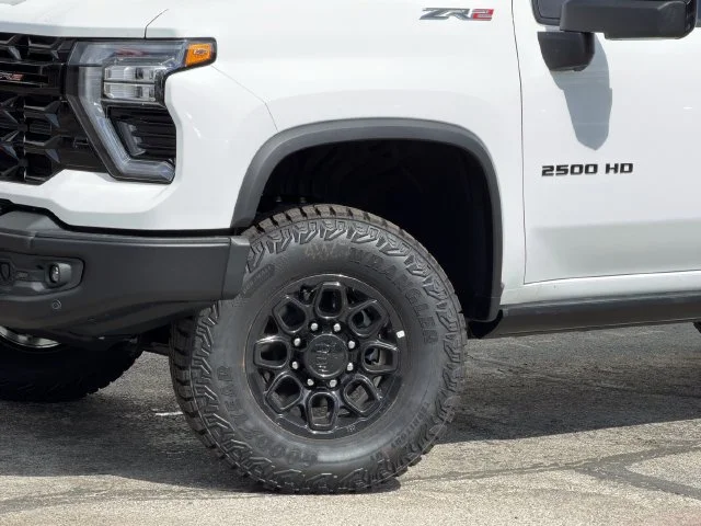 2026 Chevrolet Silverado 2500 HD ZR2 - Photo 8