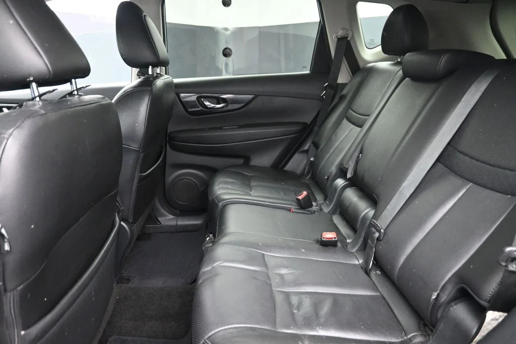 Used 2019 Silver Nissan SL image 12