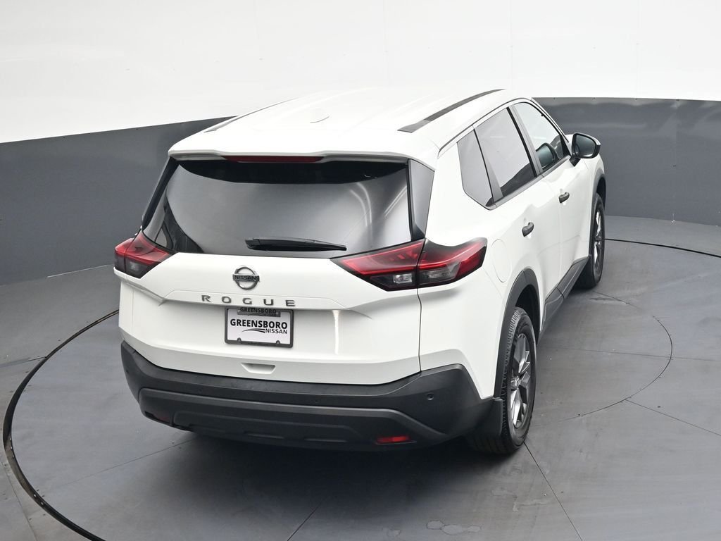 Used 2021 White Nissan S image 35