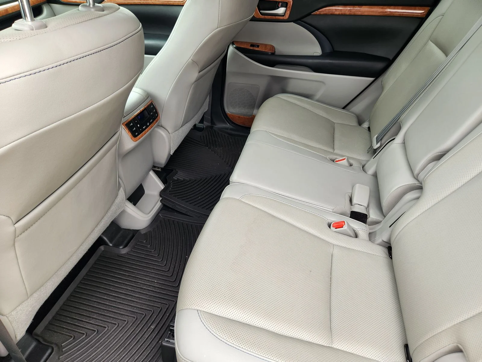 Used 2019 White Toyota Limited Platinum image 29