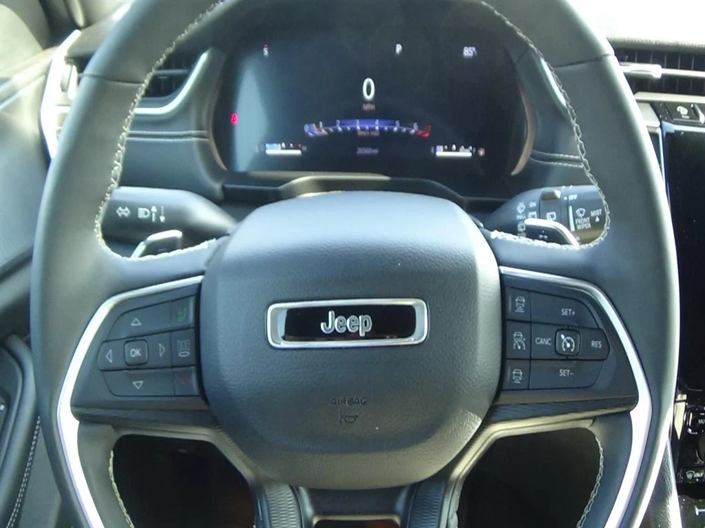Used 2023 Bright White Clear Coat (pw7) Jeep 4xe image 24