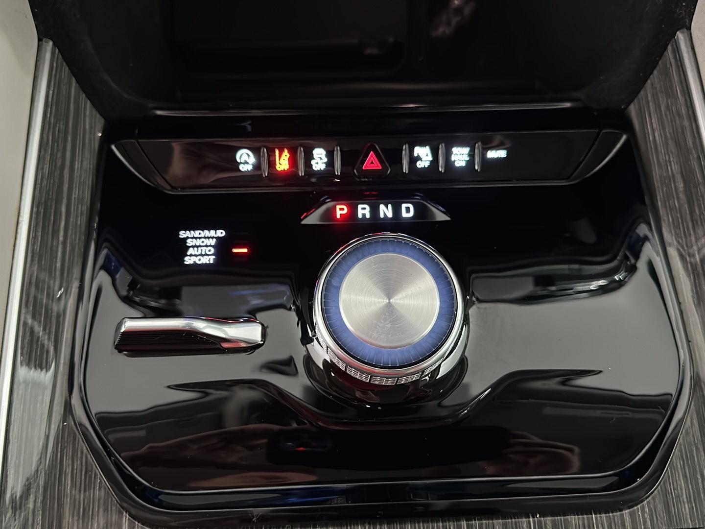 Used 2022 Diamond Black Crystal Pearlcoat Jeep Series II image 39