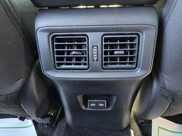 2025 Toyota RAV4 XLE - Photo 15