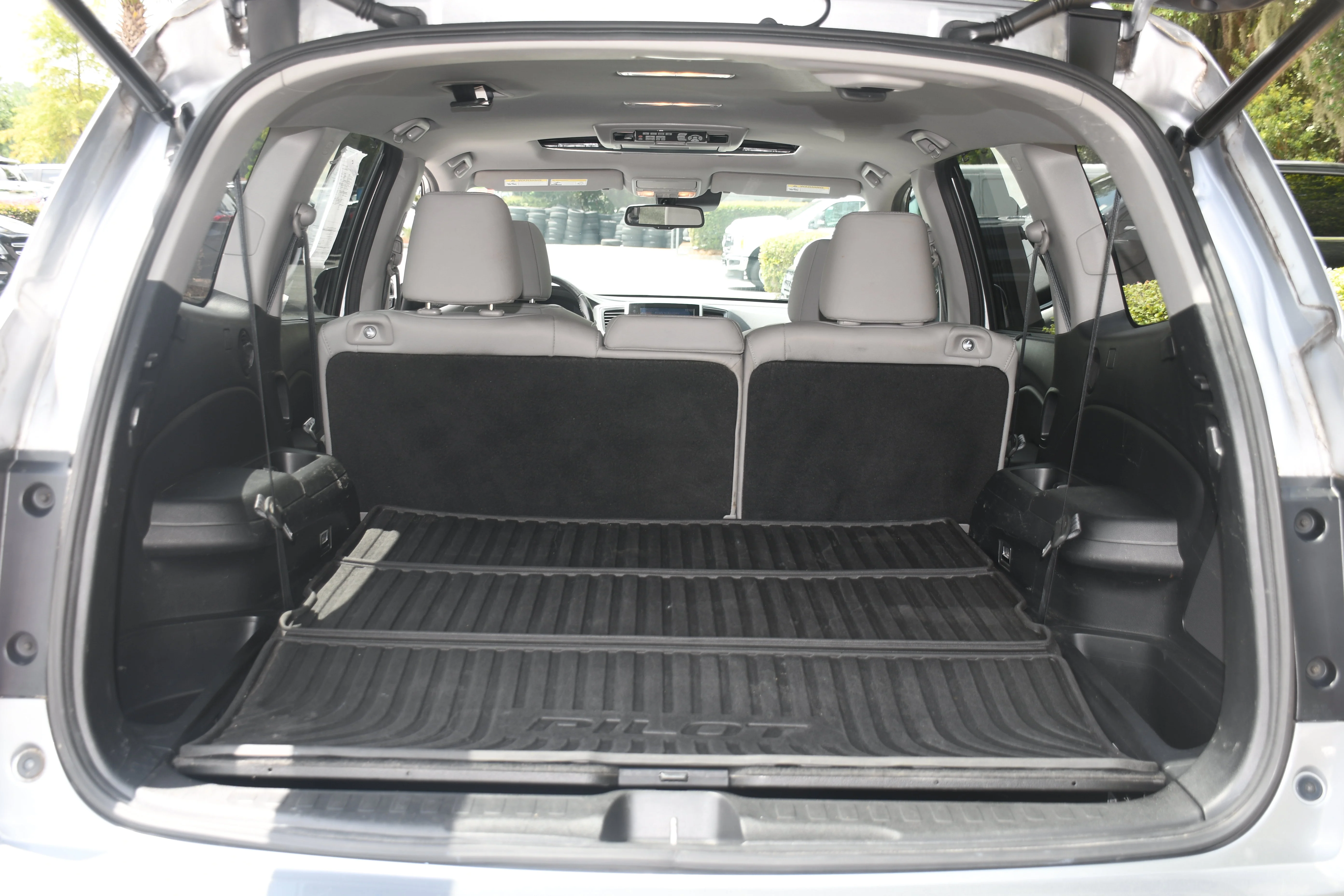 Used 2017  Honda Touring image 18