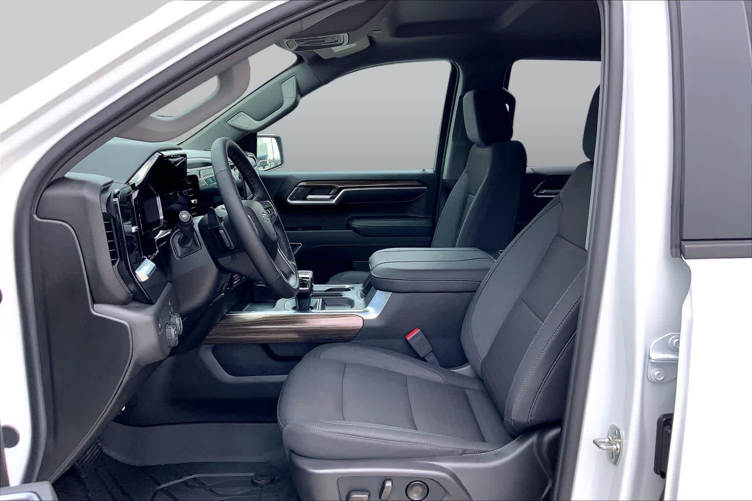 Used 2026 Summit White Chevrolet RST image 9