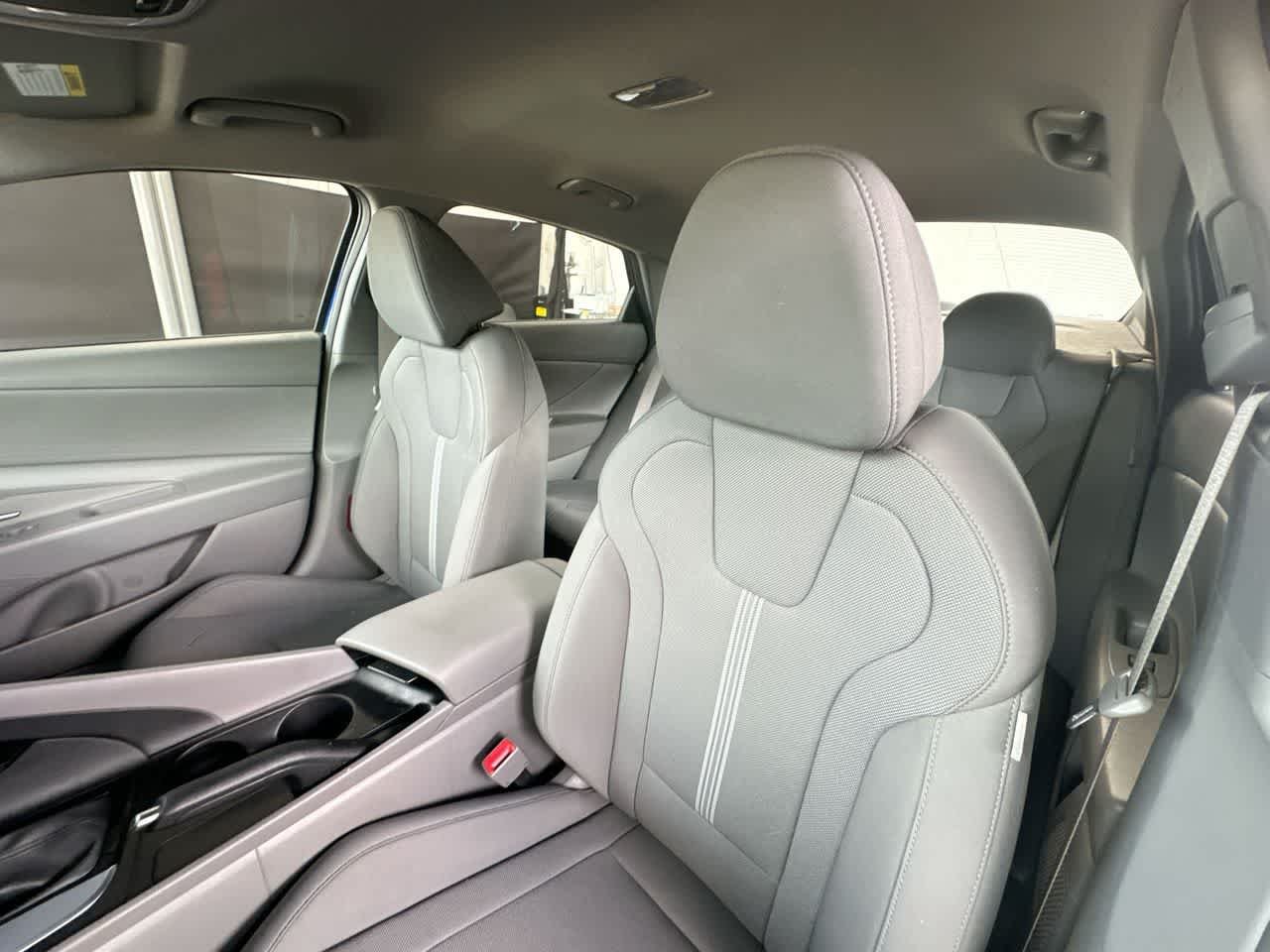 2025 Hyundai Elantra SE - Photo 14