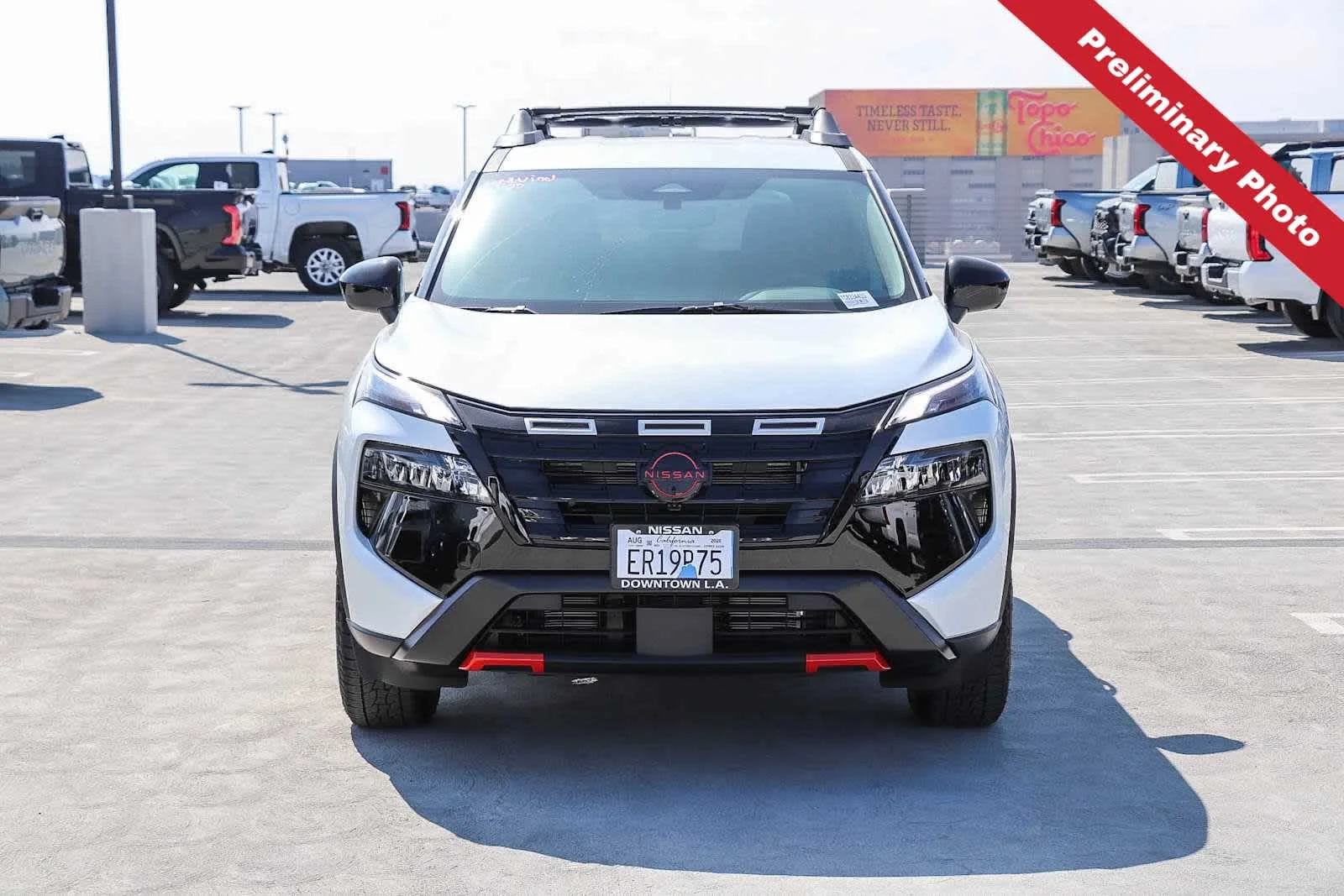 Used 2026 Everest White Pearl Tricoat Nissan Rock Creek image 2