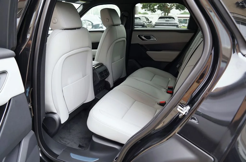 New 2026 Santorini Black Land Rover Belgravia Edition image 32