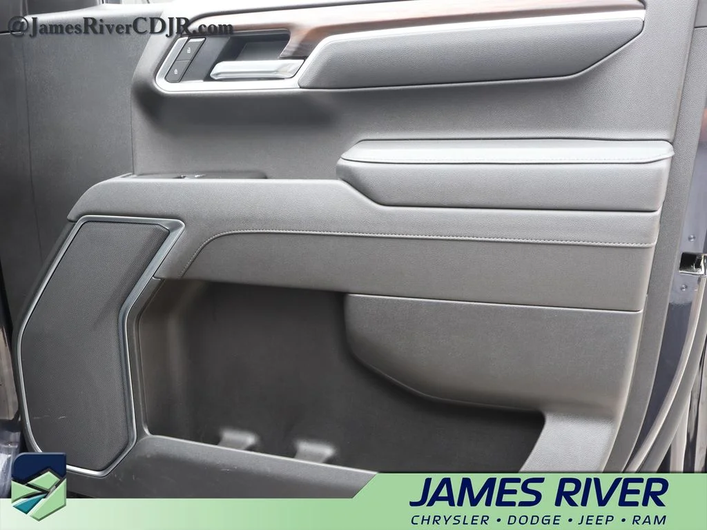 Used 2025 Silver GMC SLT image 8