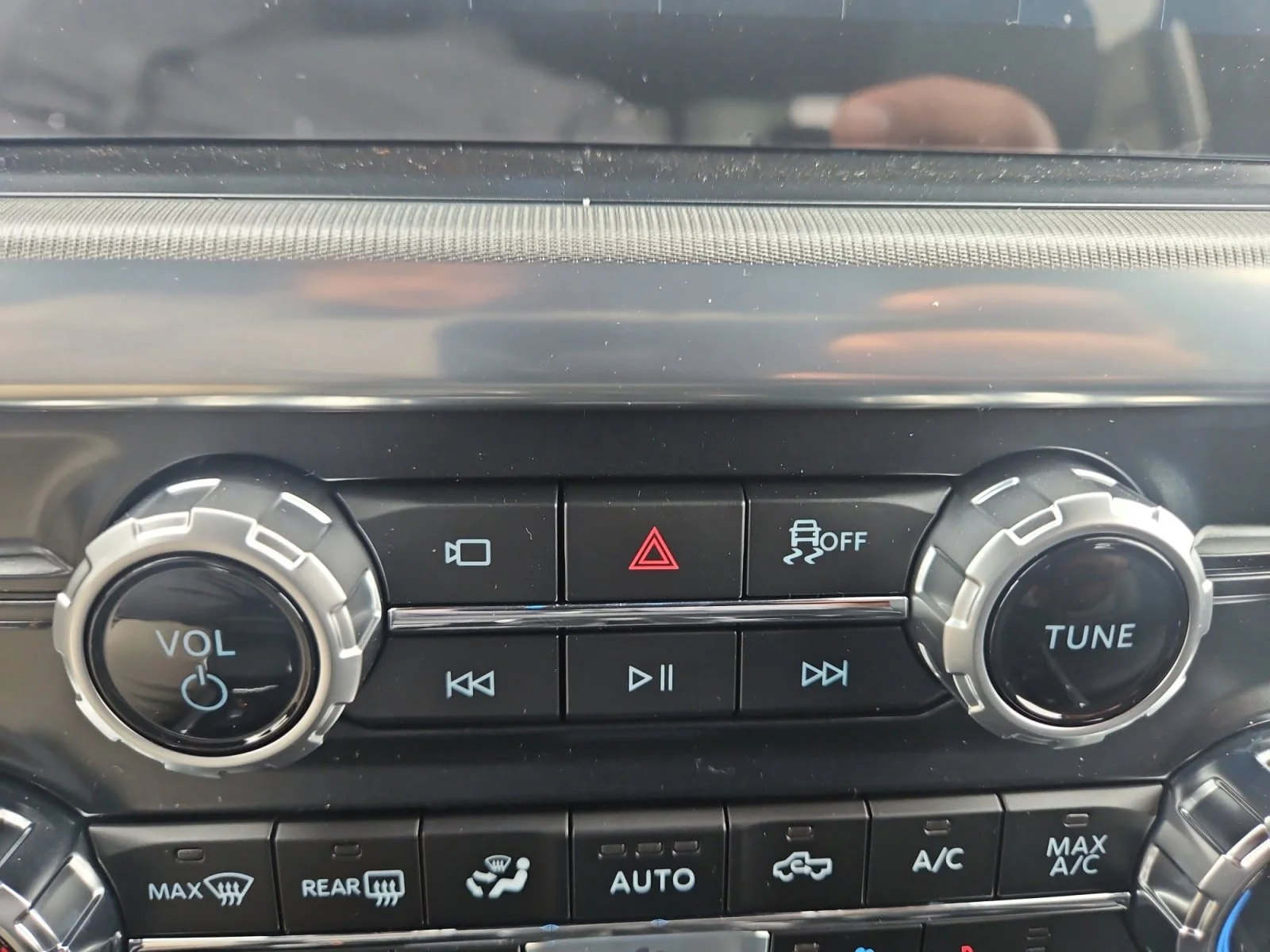 New 2026 Star White Metallic Tri-Coat Ford LARIAT image 16