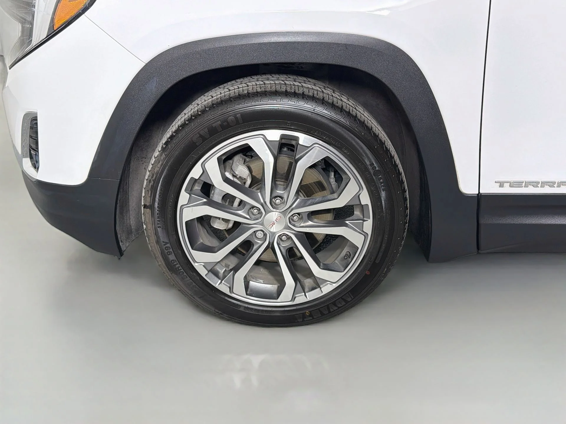 Used 2020 White GMC SLT image 30