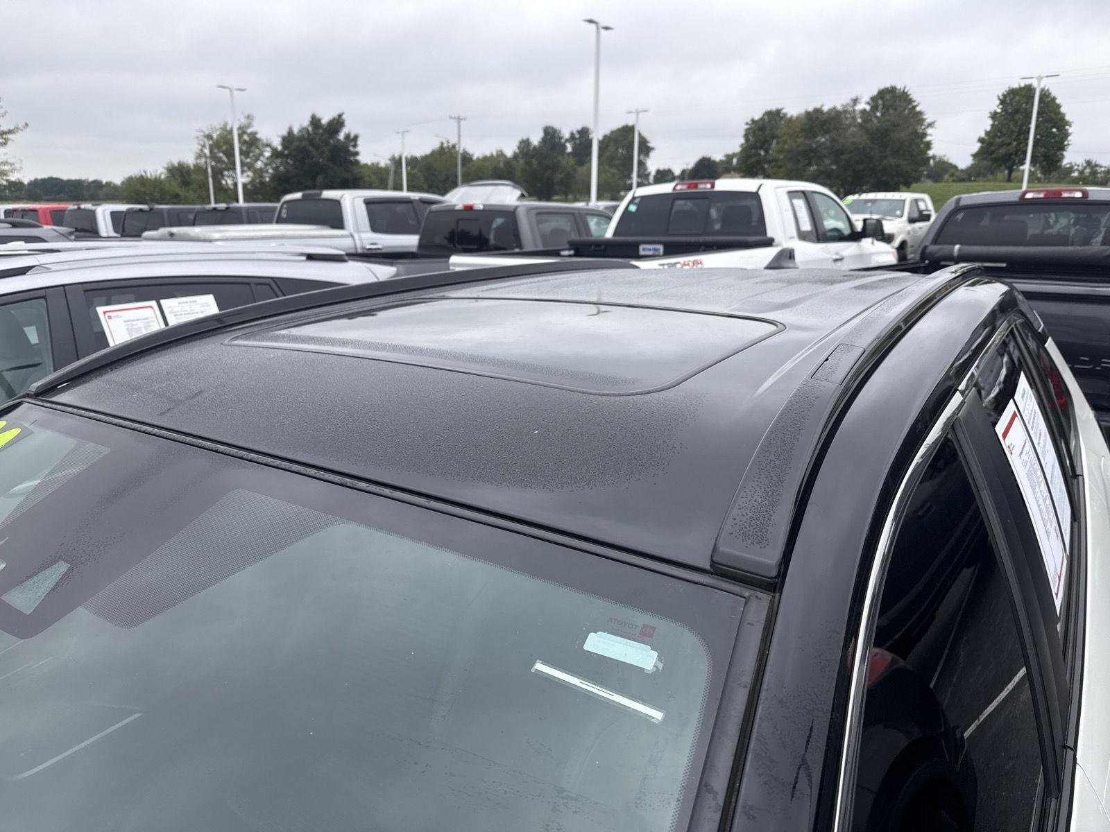 Used 2020 Blizzard Pearl w/Midnight Black Metallic Roof Toyota Hybrid XSE image 20