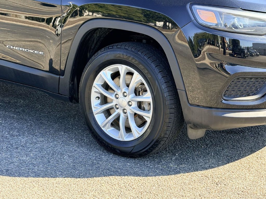 Used 2020 Black Jeep Latitude image 7