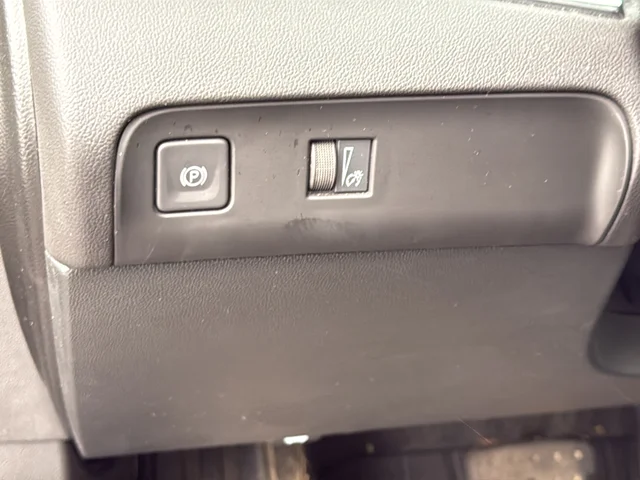 Used 2023 Black Buick Essence image 28