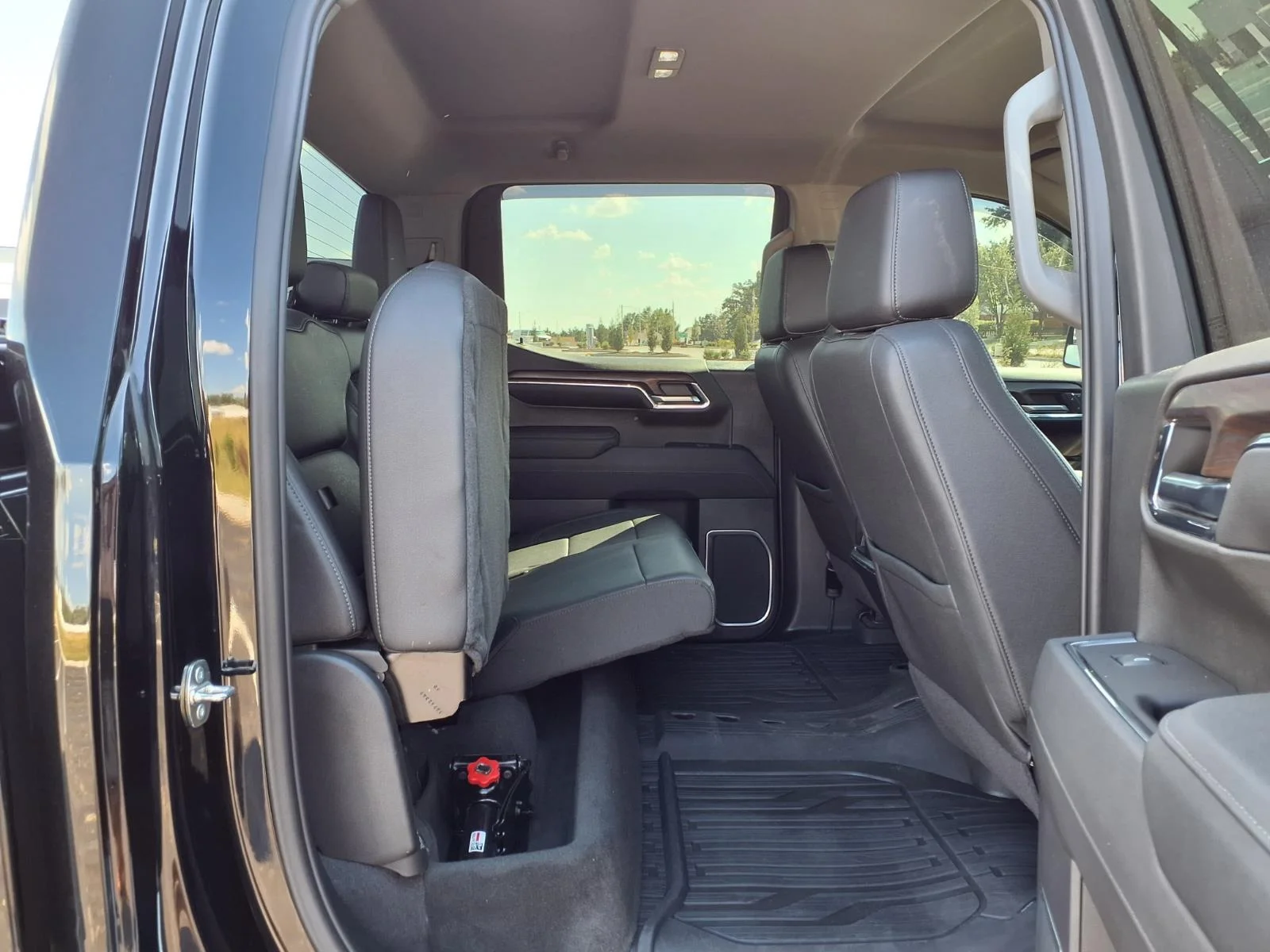 Used 2023 Onyx Black GMC SLT image 25