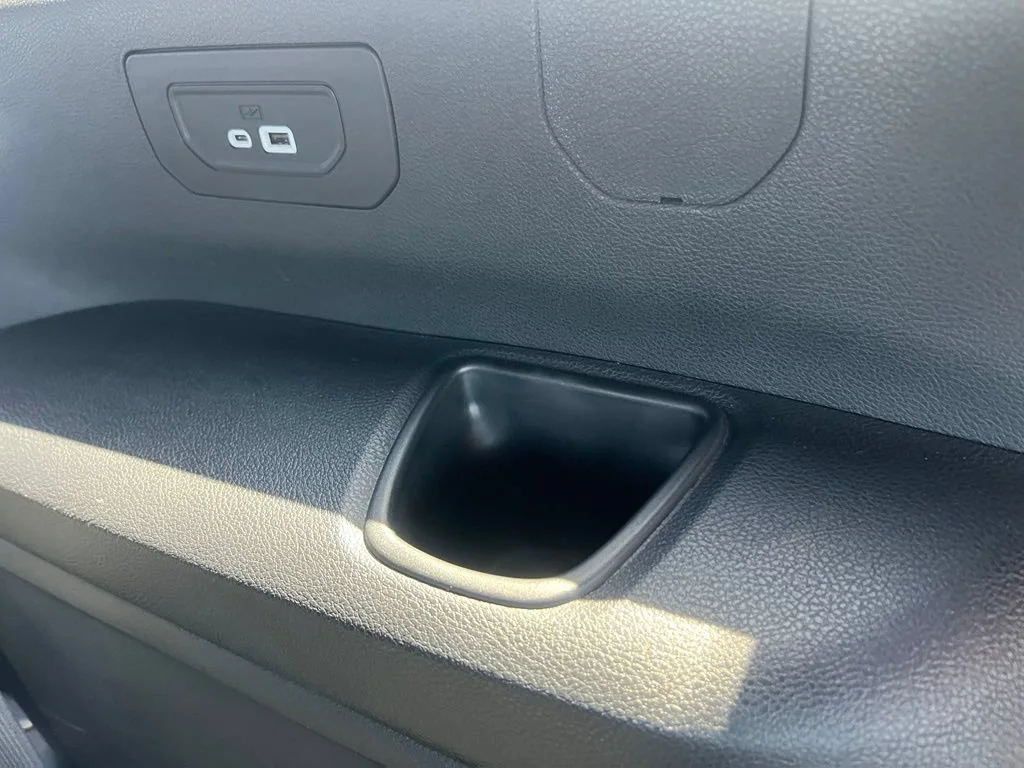 Used 2023 Gray Jeep Altitude image 23