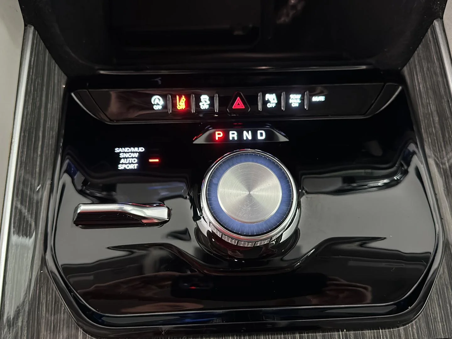 Used 2022 Diamond Black Crystal Pearlcoat Jeep Series II image 39
