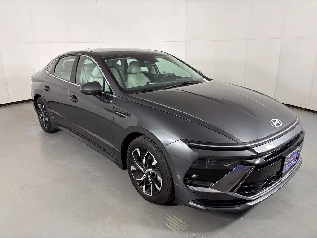 Used 2024 Gray Hyundai SEL image 2