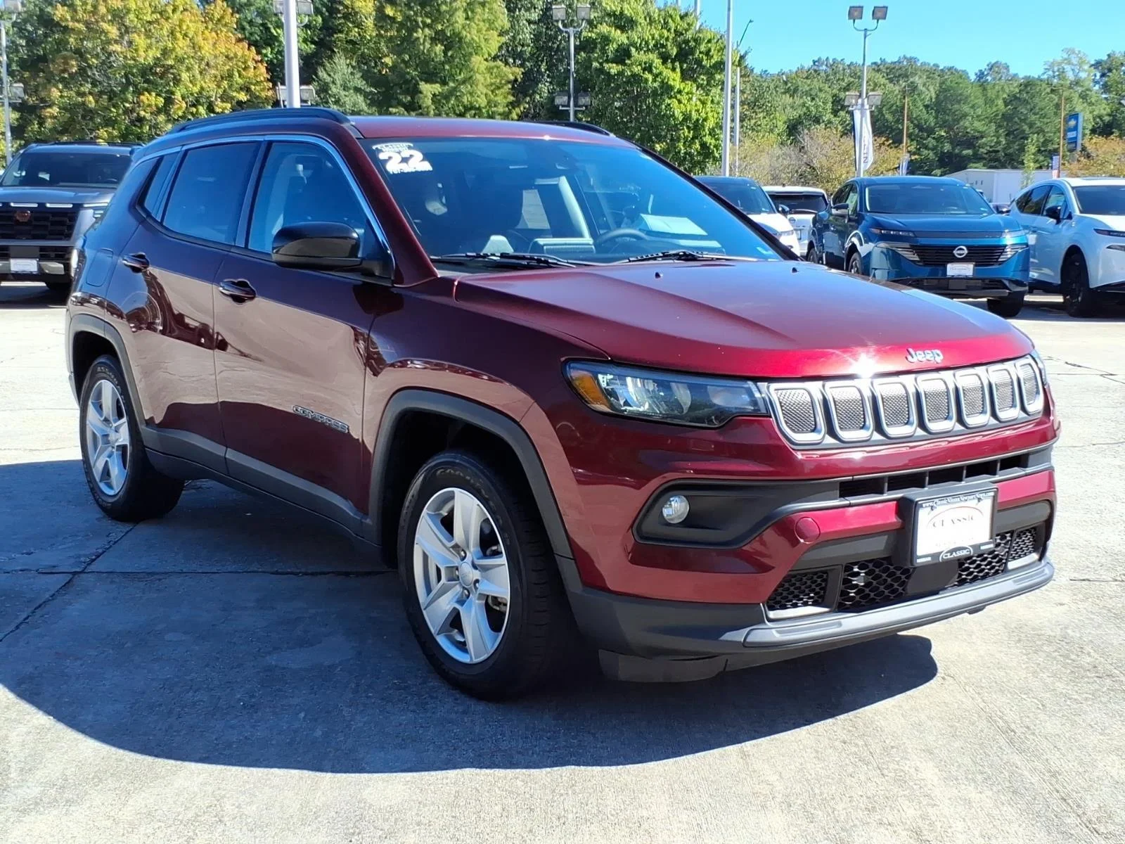 Used 2022 Velvet Red Pearlcoat Jeep Latitude image 5