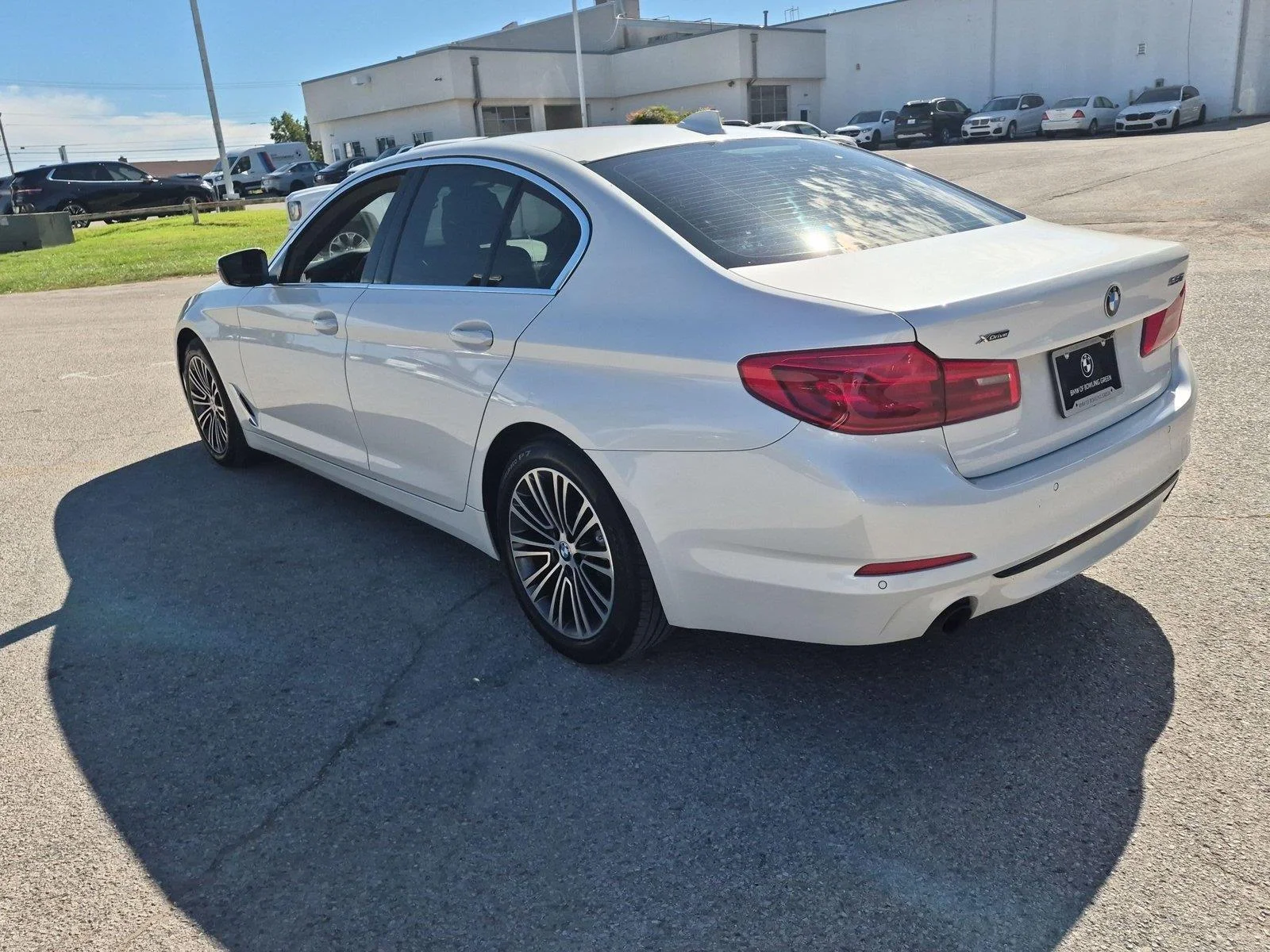 Used 2019 Mineral White Metallic BMW 530i xDrive image 3