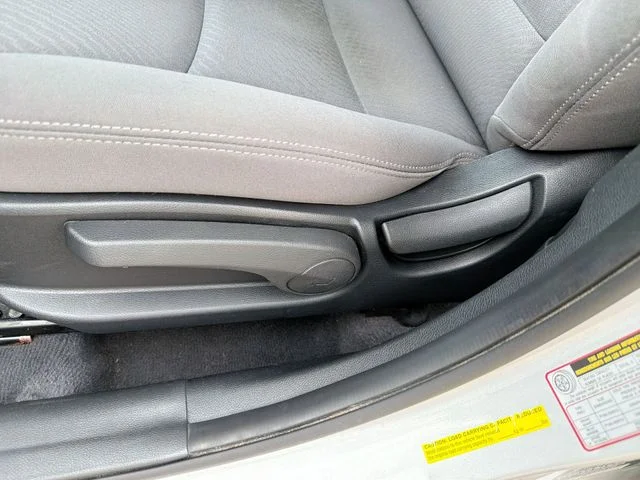 Used 2016 Silver Hyundai SE image 16