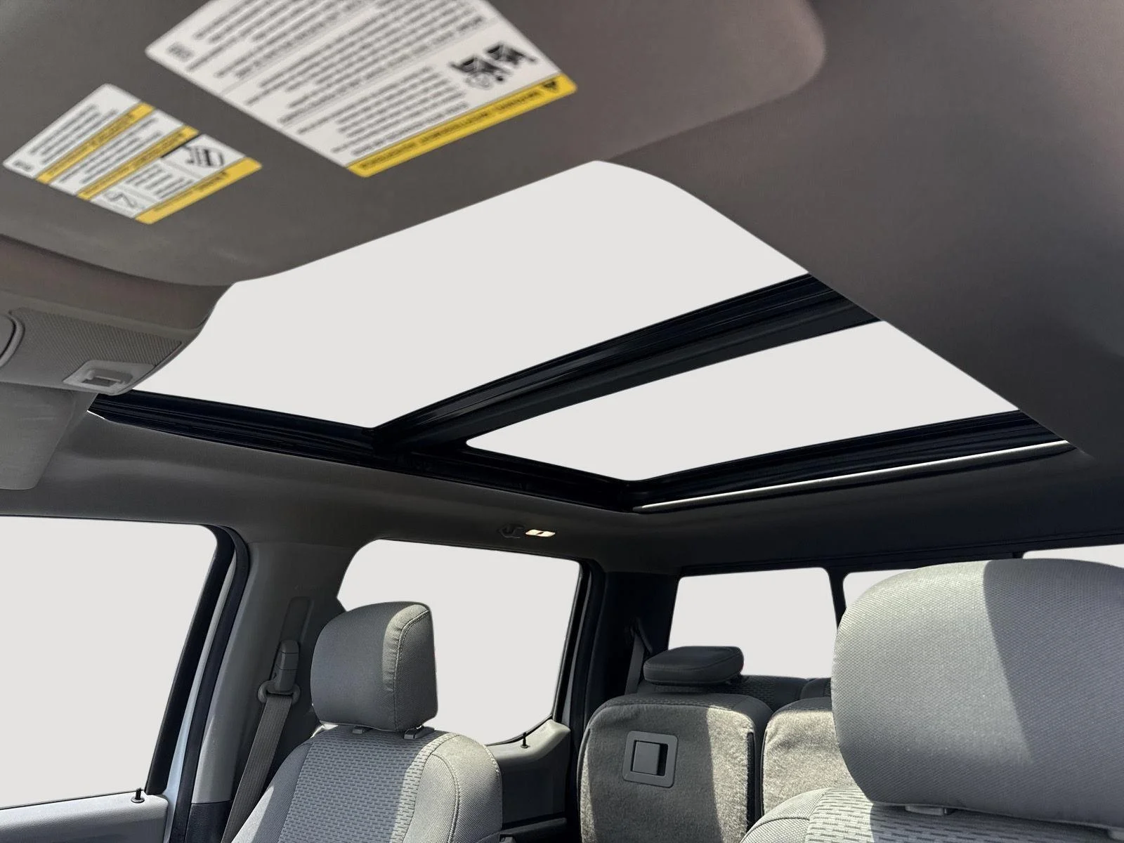 Used 2016 Oxford White/Magnetic Metallic Ford XLT image 4