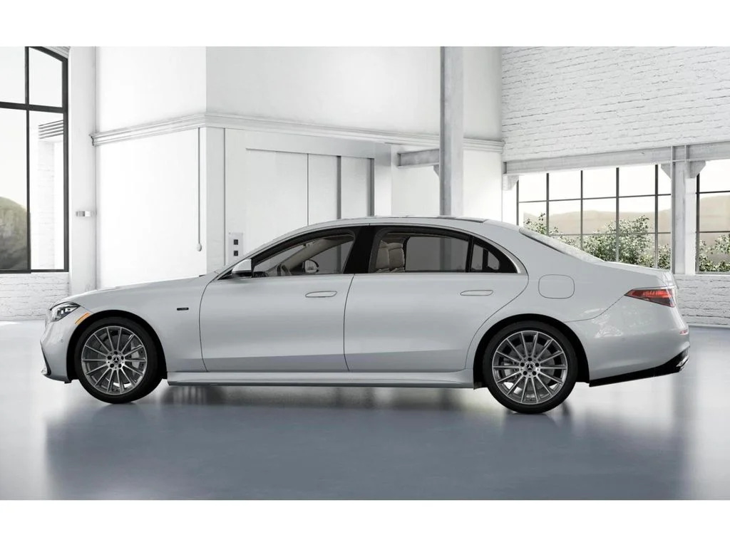 Used 2025 White Mercedes-Benz S 580e image 33