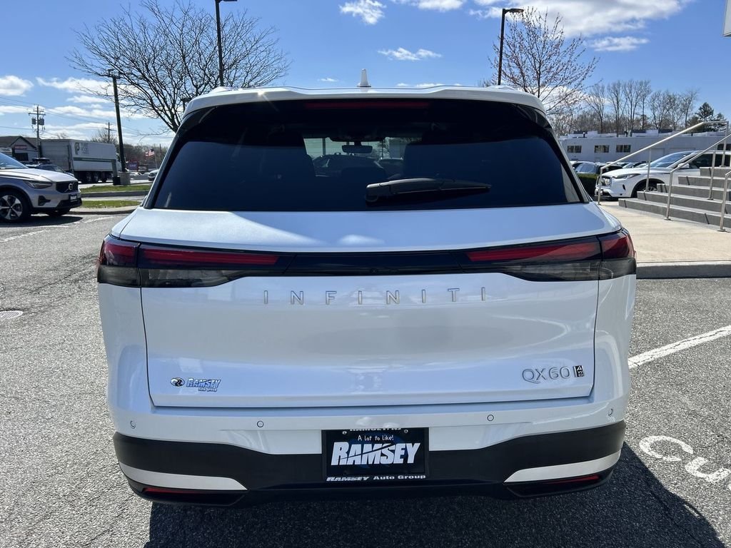 Certified Used 2026 White INFINITI LUXE image 27