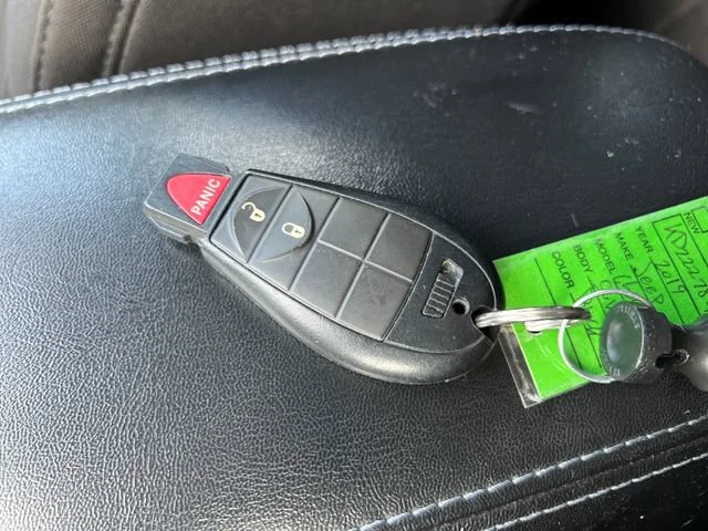 Used 2019 Diamond Black Crystal Pearlcoat Jeep Latitude image 29