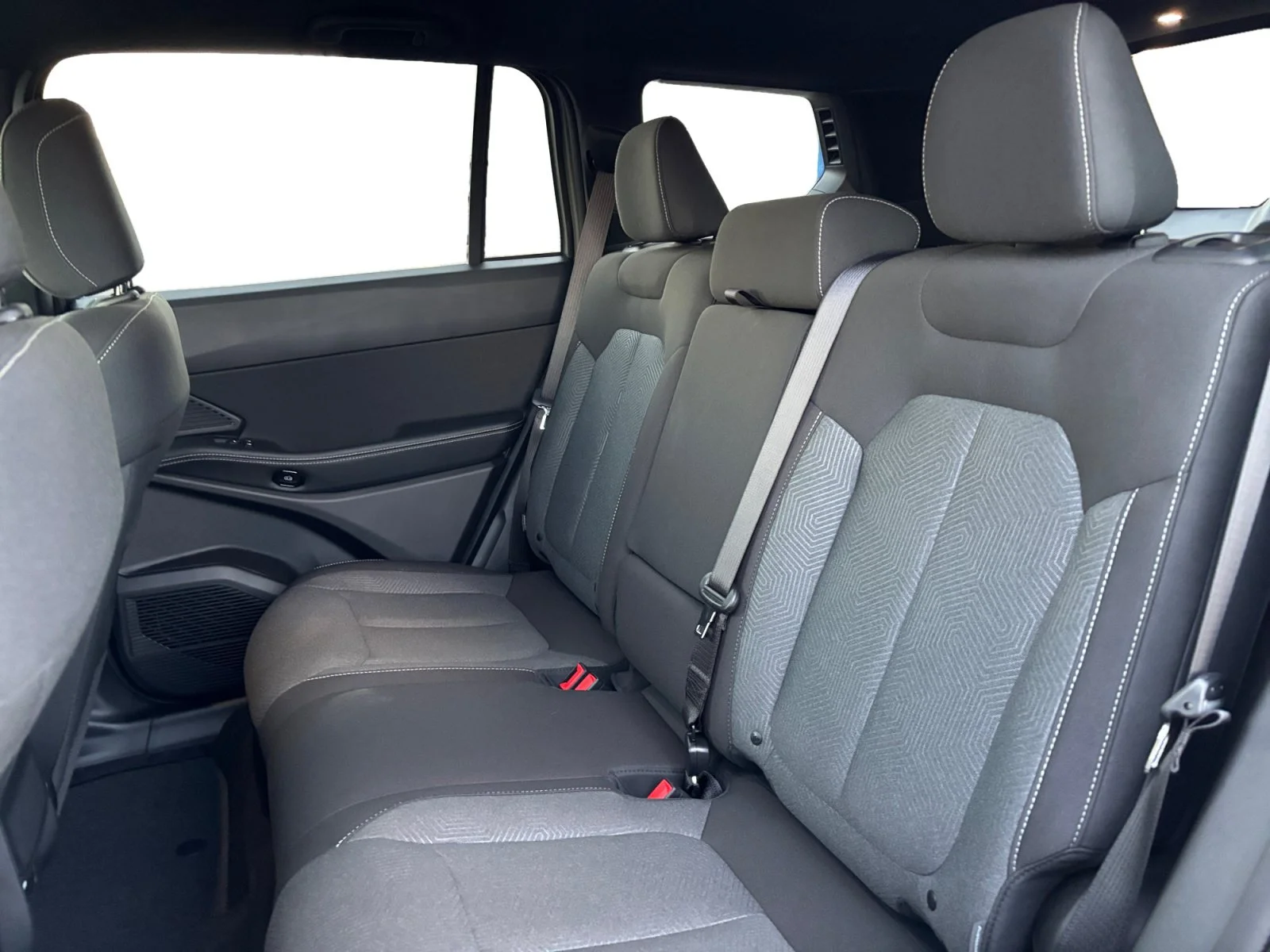 New 2026 STING GREY Jeep Laredo image 16