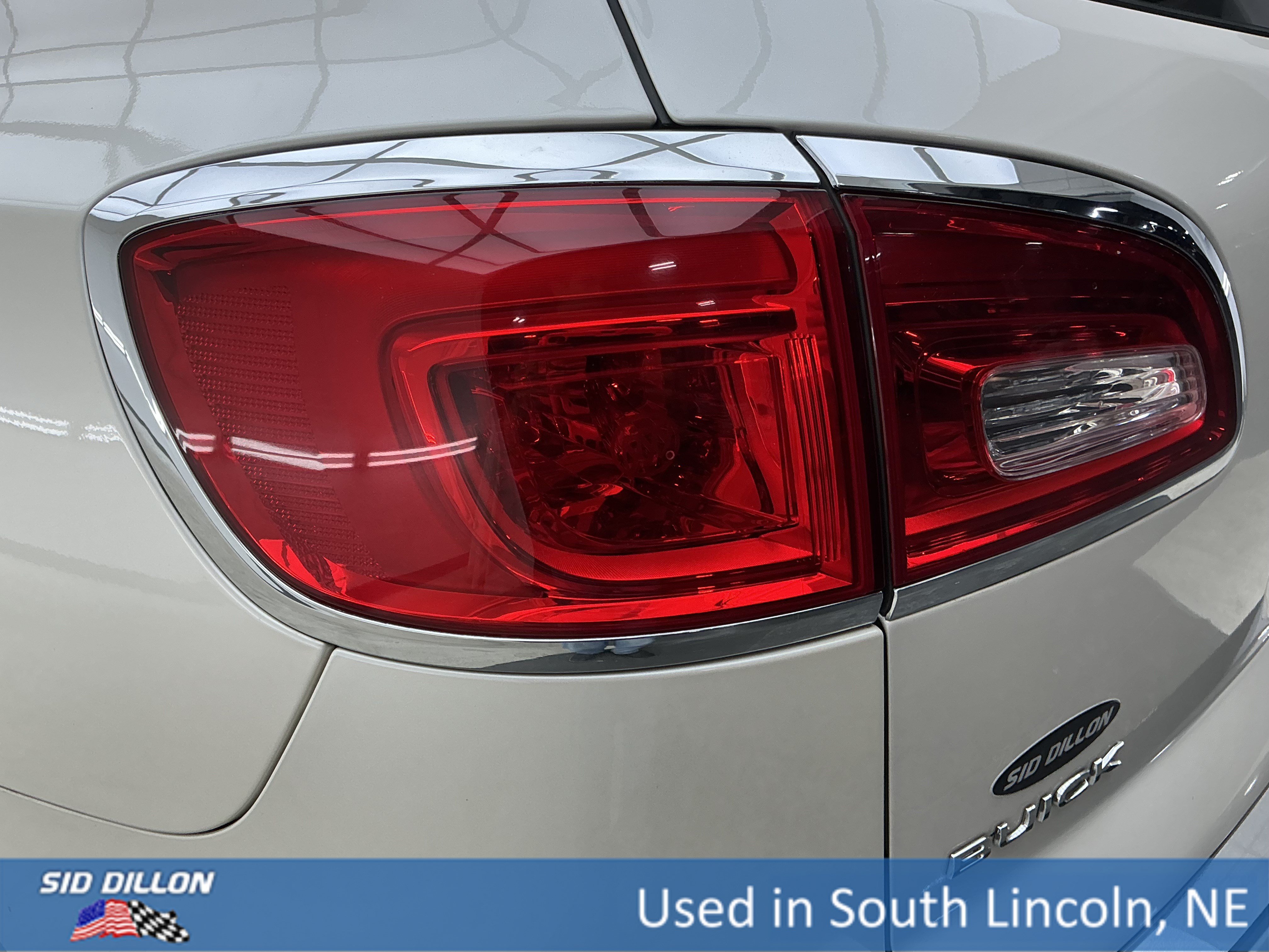 Used 2013 White Diamond Tricoat Buick  image 22