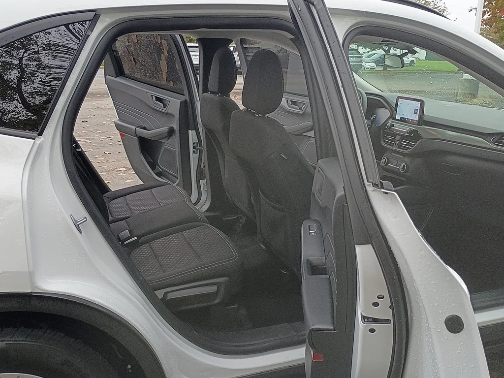 Used 2025 Oxford White Ford Active image 14