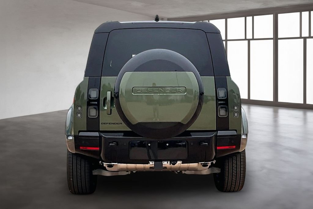 New 2026 Woolstone Green Metallic Land Rover X-Dynamic SE image 4