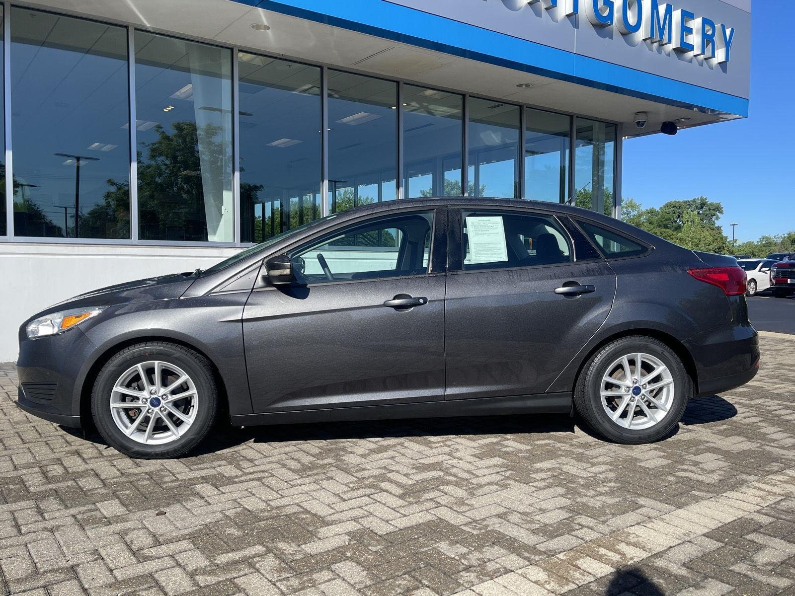 Used 2016 Ford Focus SE with VIN 1FADP3F2XGL261805 for sale in Peoria, IL