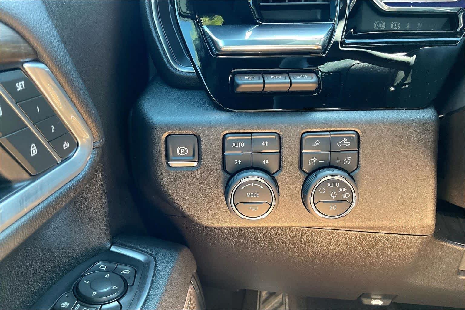 Used 2025 Summit White Chevrolet High Country image 32