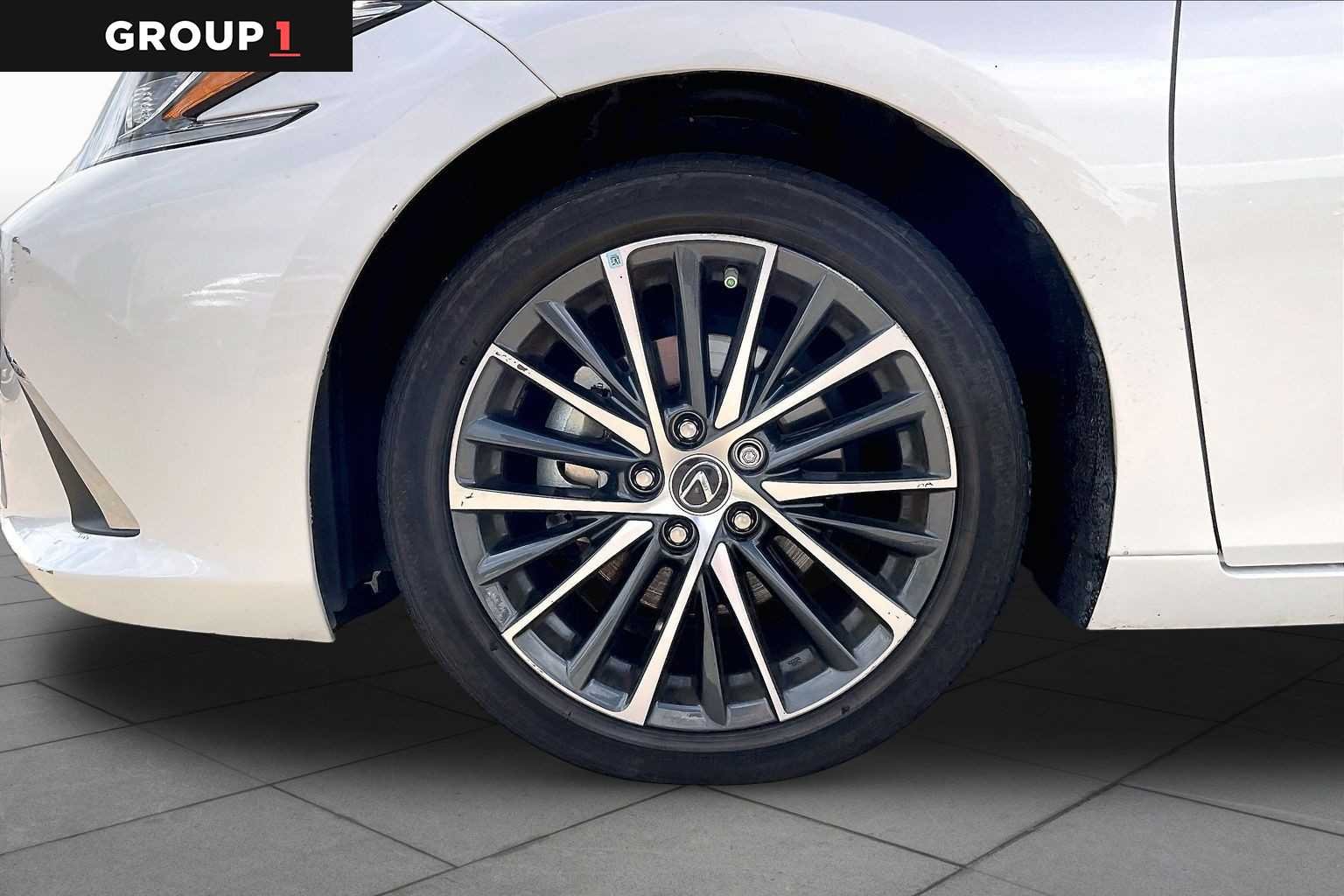 Used 2024 Eminent White Pearl Lexus  image 9