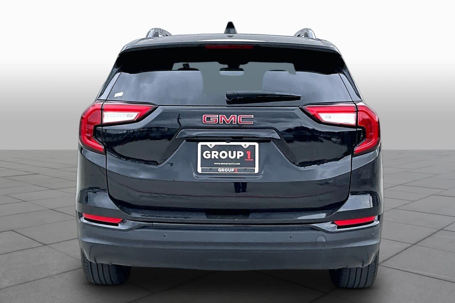 Used 2024 Ebony Twilight Metallic GMC SLE image 9