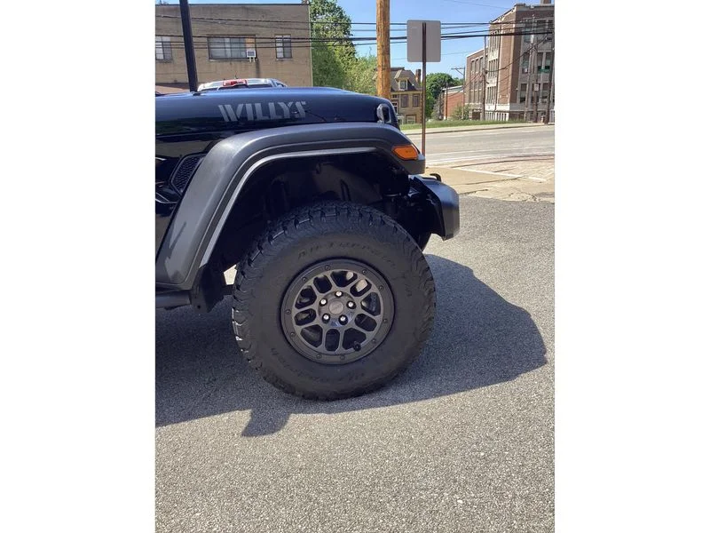 Used 2023 Black Jeep Sport S image 24