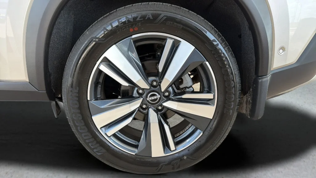 Used 2023 Champagne Silver Metallic Super Black Nissan Platinum image 29