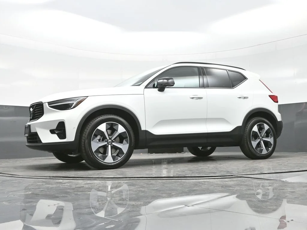2026 Volvo XC40 Plus - Photo 11