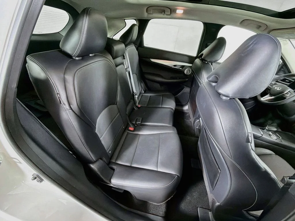 Used 2022 White INFINITI ESSENTIAL image 28