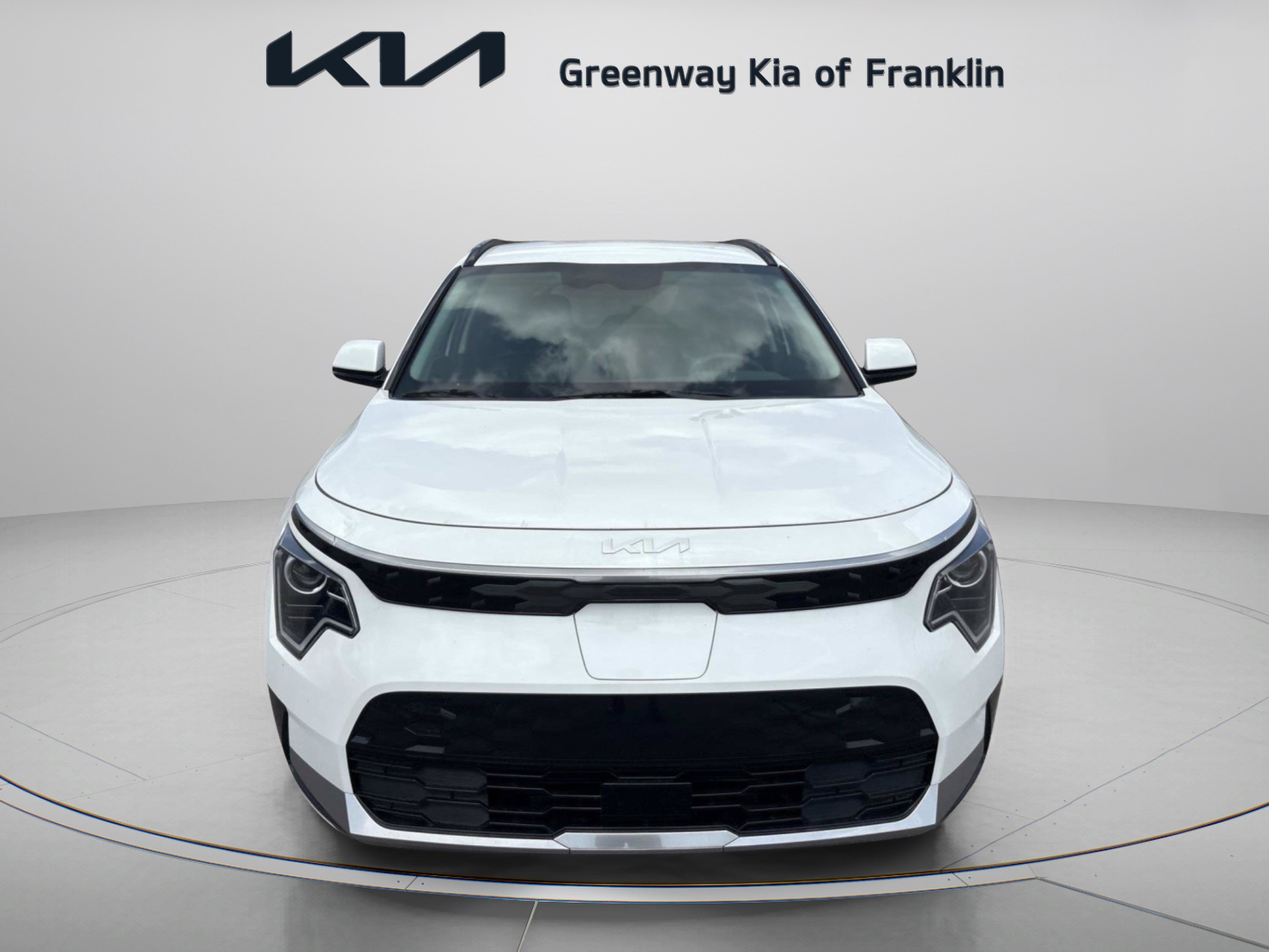 New 2026 Snow White Pearl Kia WIND image 2