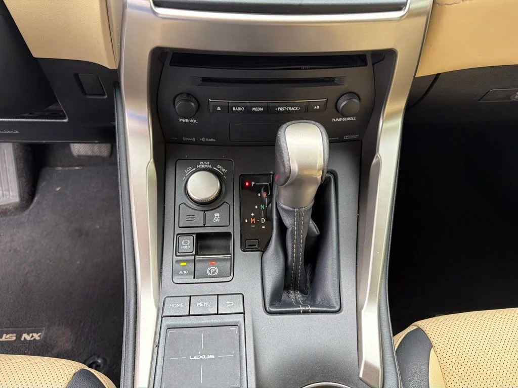 Used 2015 Atomic Silver Lexus 200t image 30