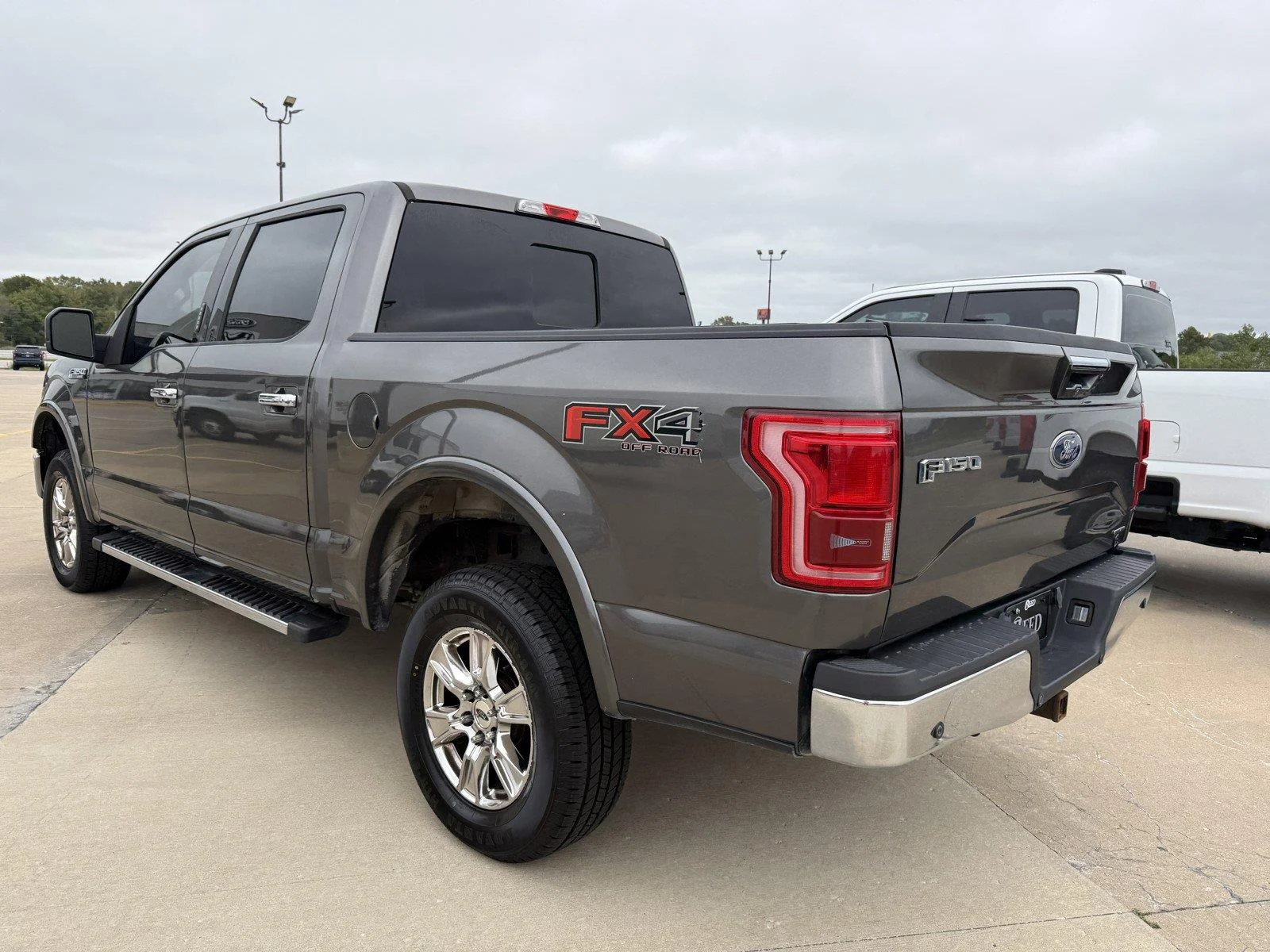 Used 2015 Magnetic Metallic Ford Lariat image 7