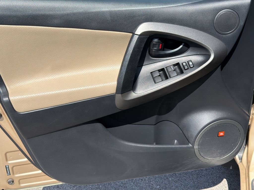 Used 2011  Toyota Limited image 12