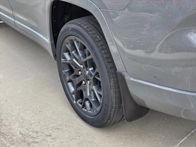 New 2027 Sting-Gray Clear-Coat Paint Jeep Summit image 5