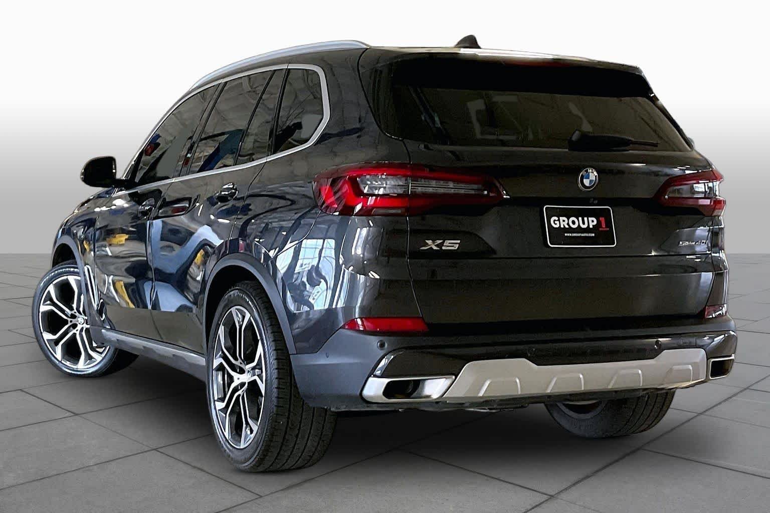 Used 2023 Dark Graphite Metallic BMW sDrive40i image 11