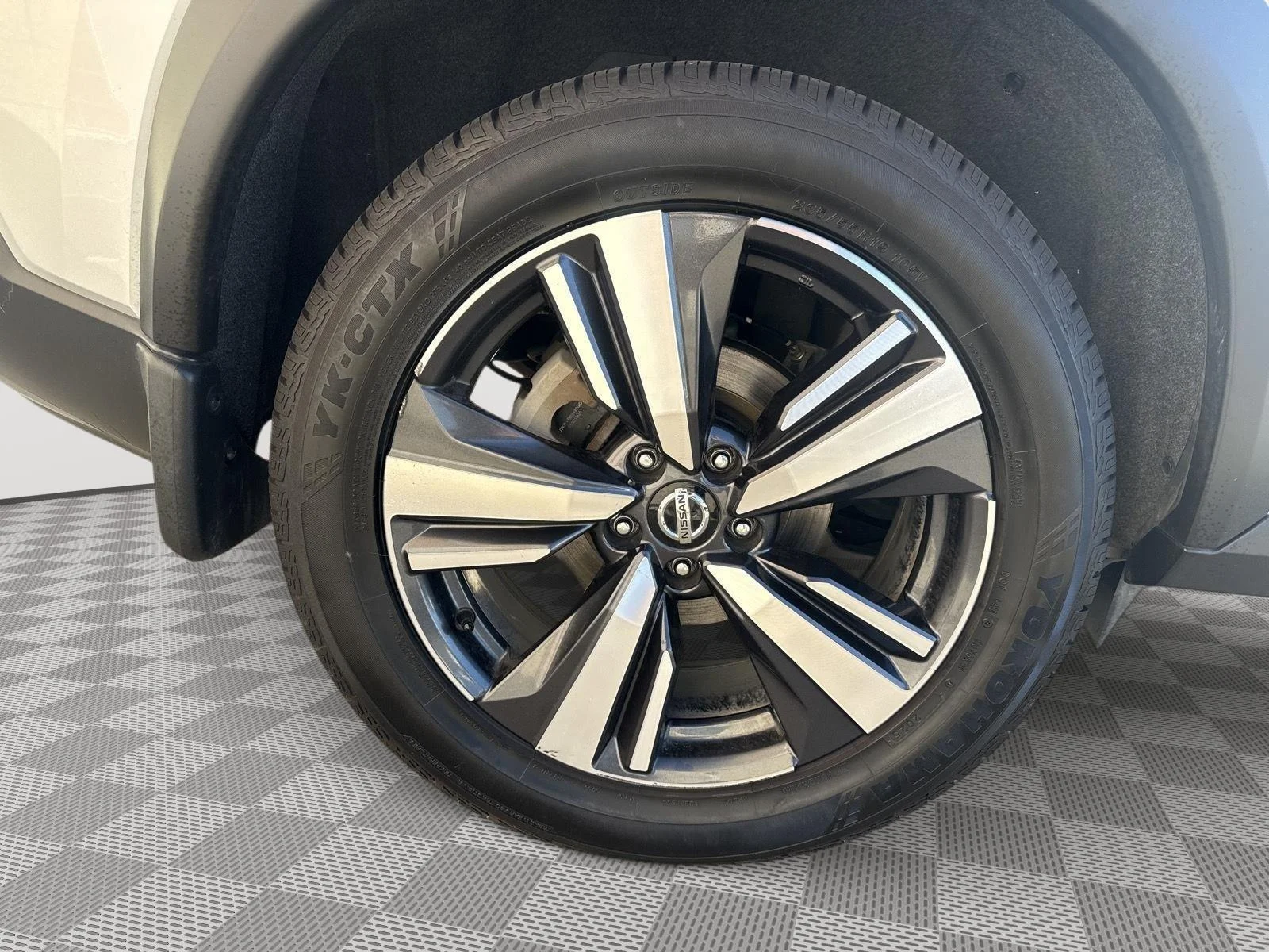 Used 2021 Brilliant Silver Metallic Nissan SL image 8
