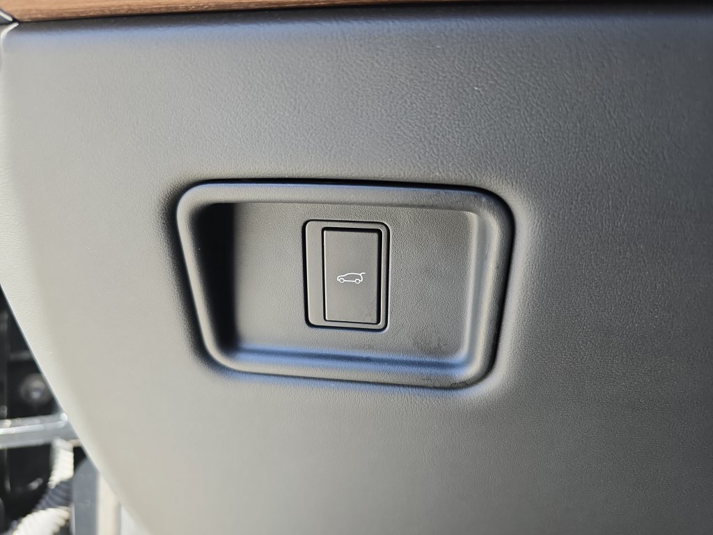 Certified Used 2025 Black Land Rover SE image 28