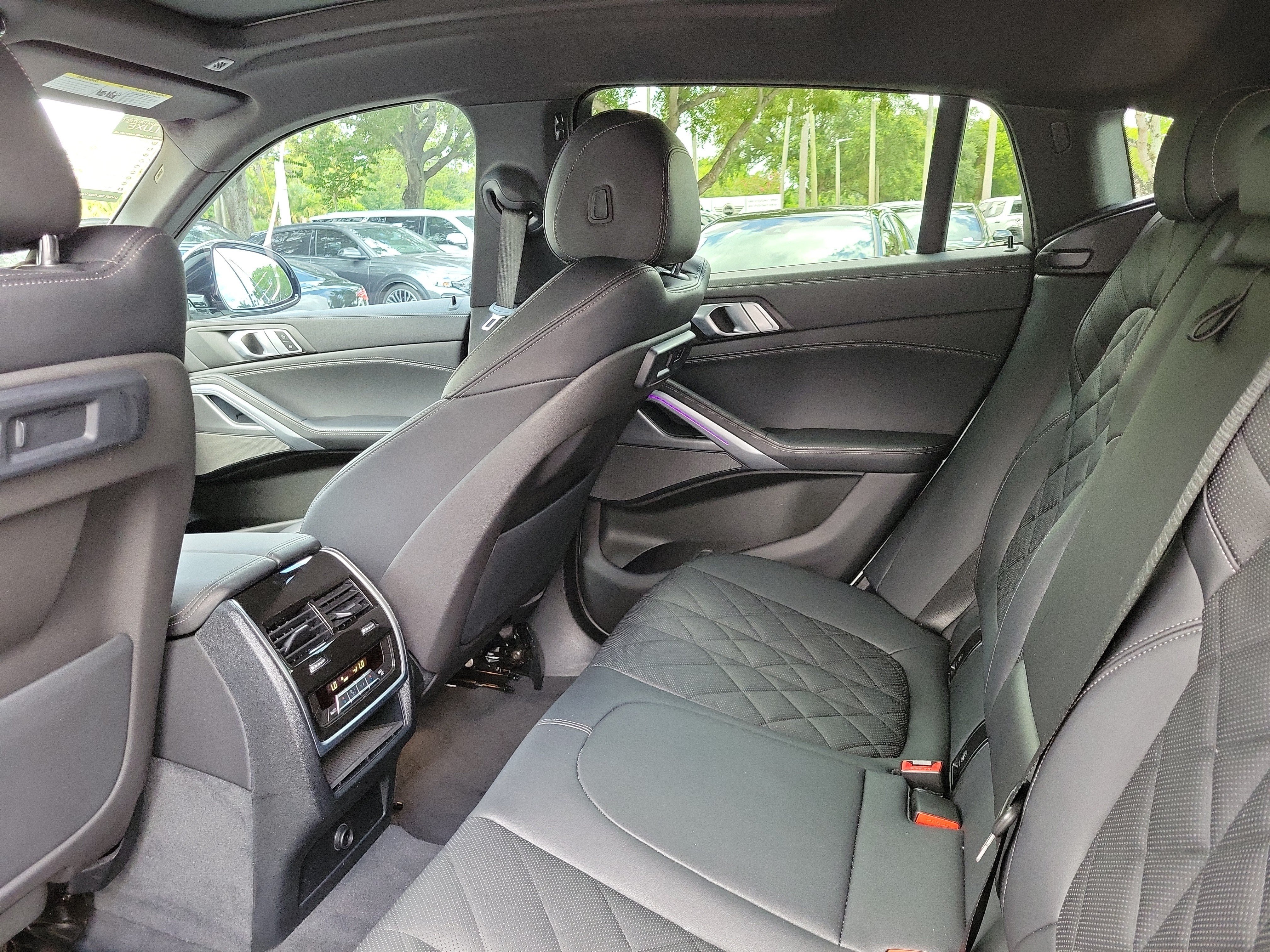 Used 2023 Alpine White BMW xDrive40i image 8